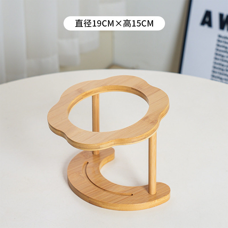 花の空飛ぶ皿の碗の竹の木の棚