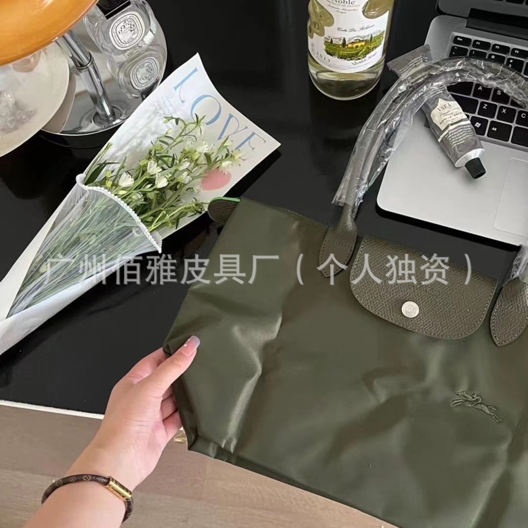 フォレストグリーン