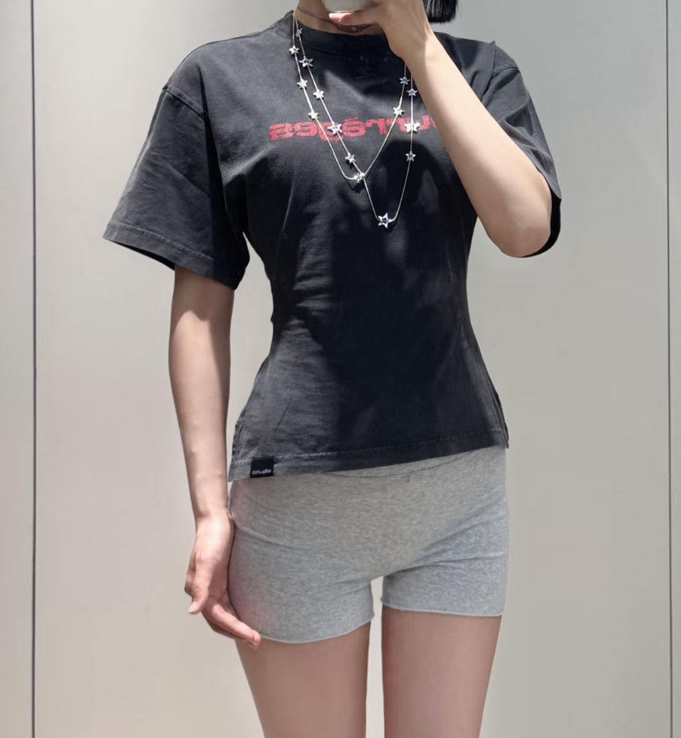 グレー