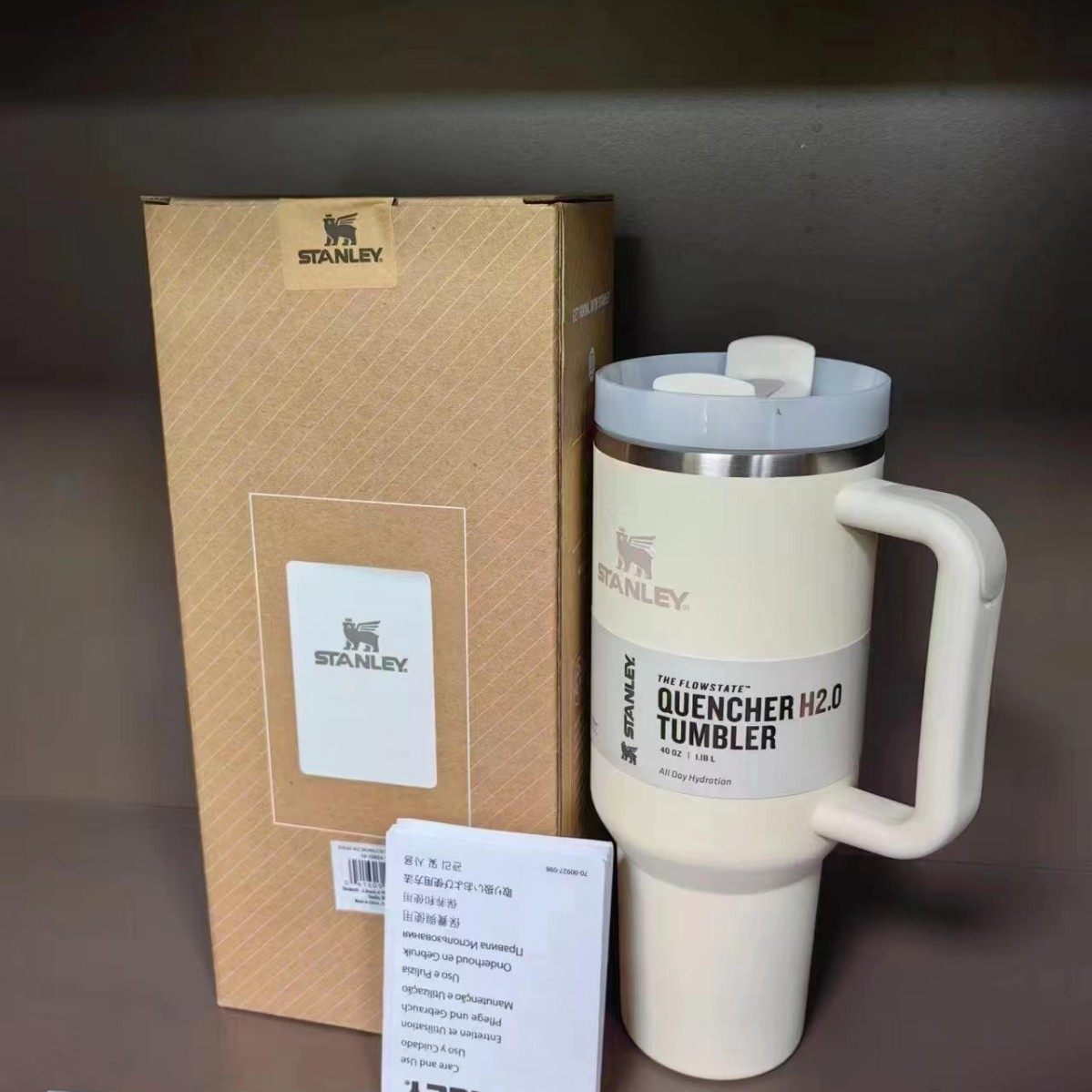 クリームホワイト