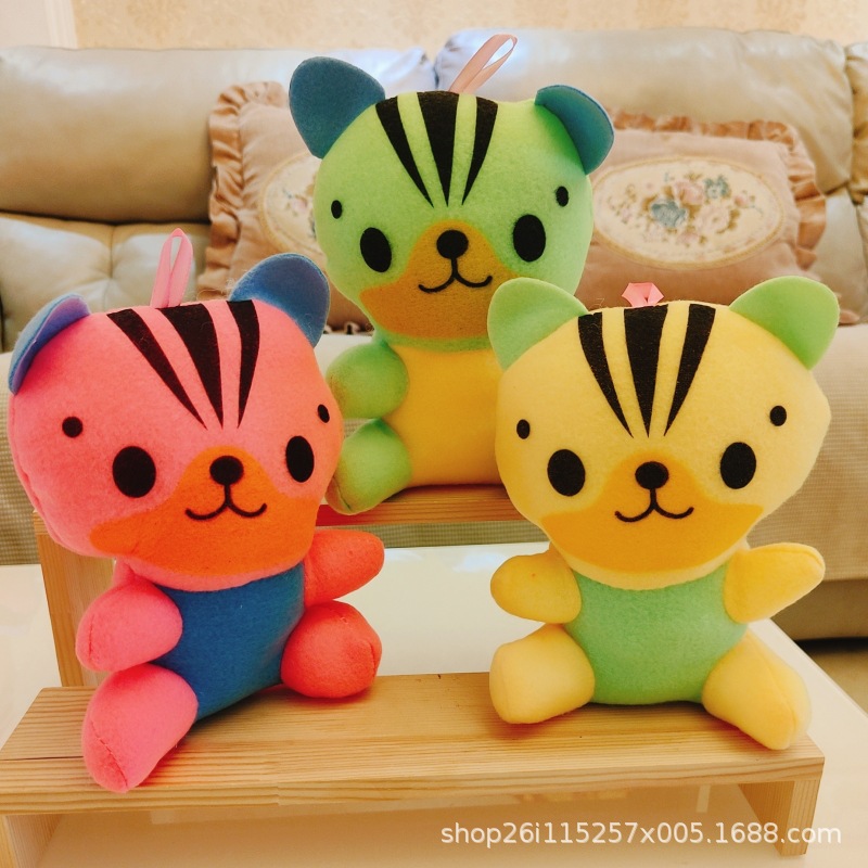 小さなトラ猫