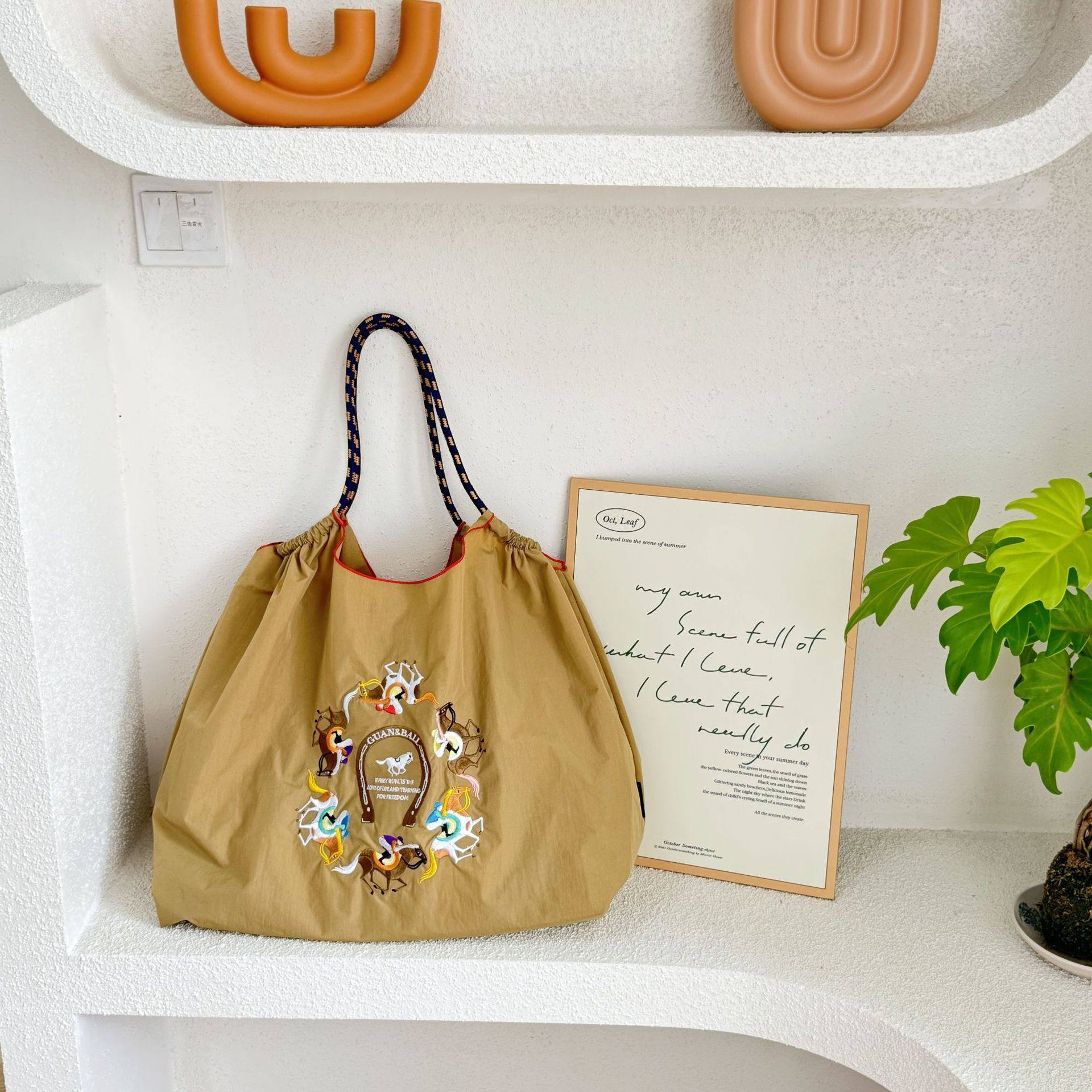 ジョッキーカーキ（ショルダーストラップを除く）