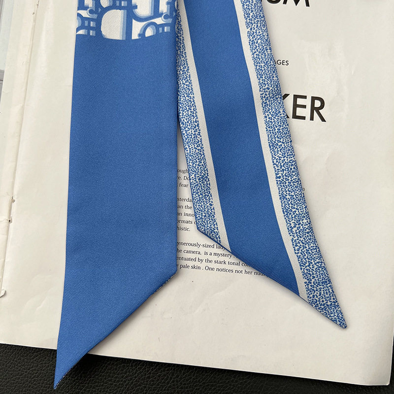 スカイブルーの文字