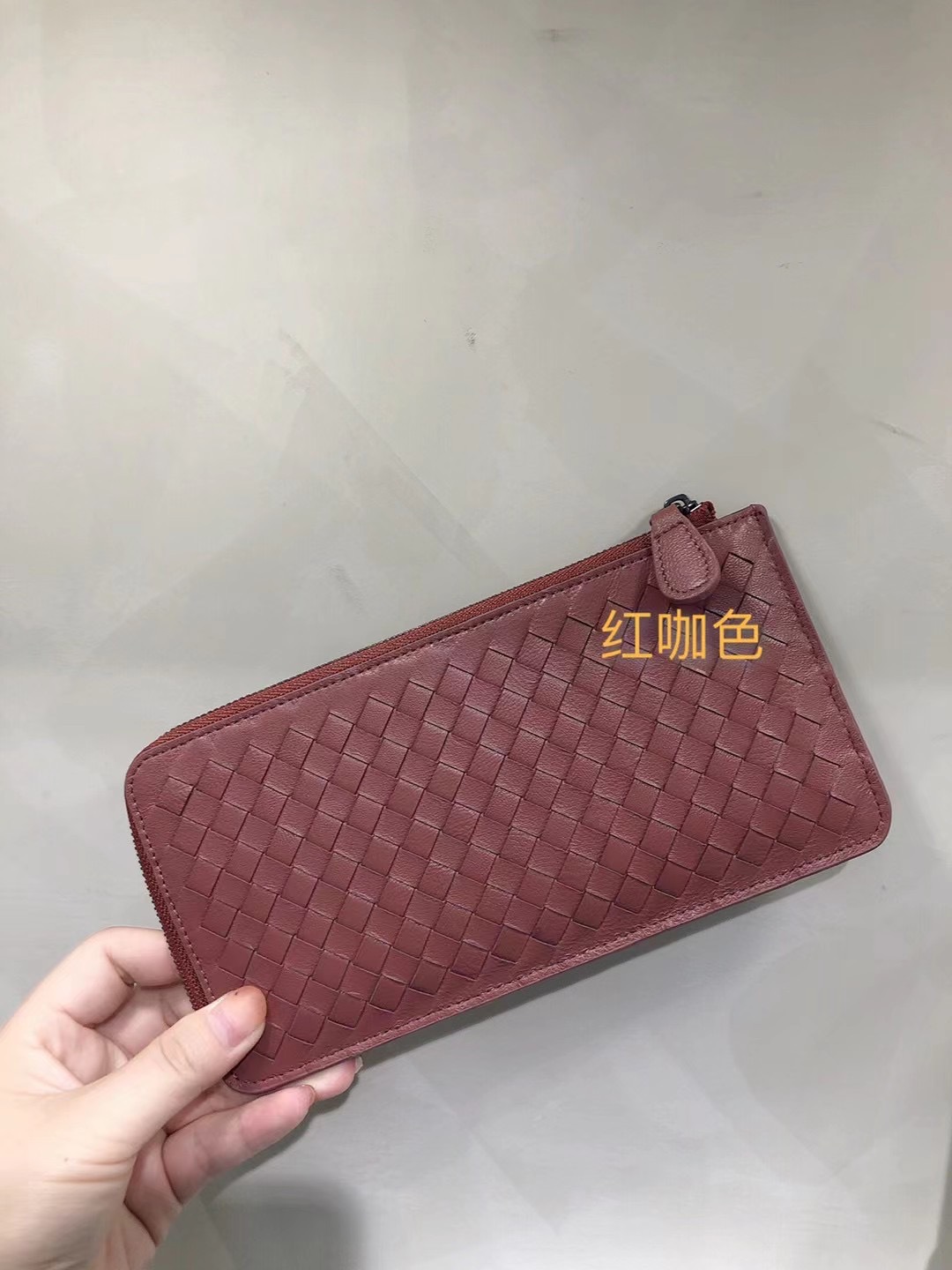 赤いコーヒー色