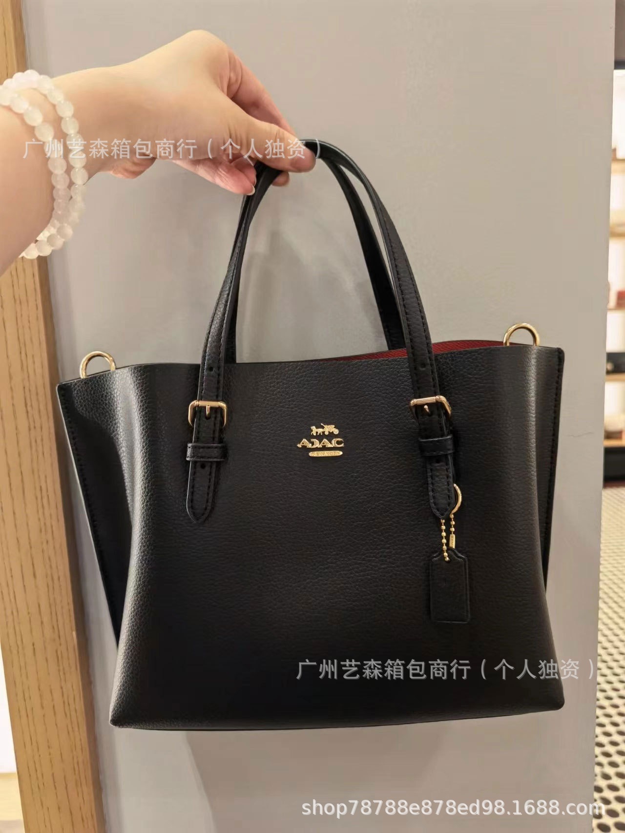 肌の質感は黒
