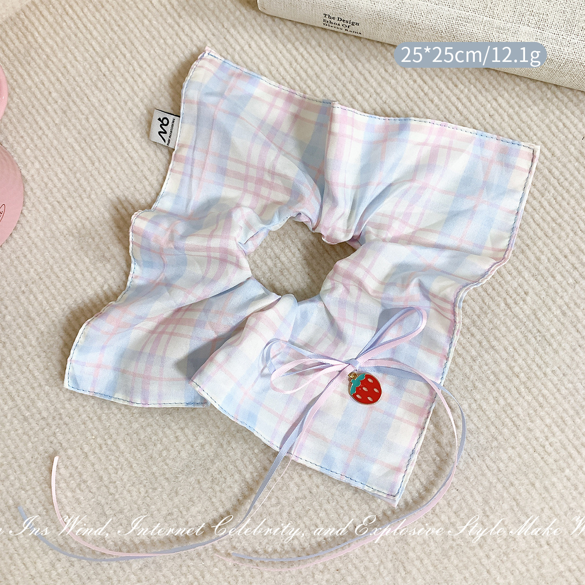 ストロベリーチェック柄スクエアスカーフ