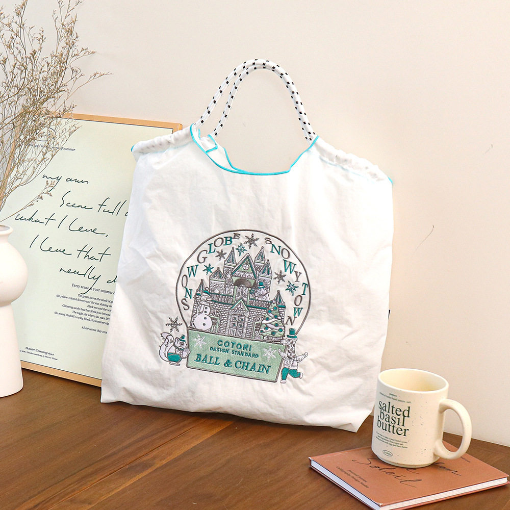 白い氷と雪の城