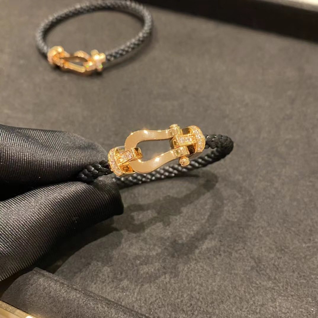 サイドダイヤモンド黒ロープ（ゴールドカラー）