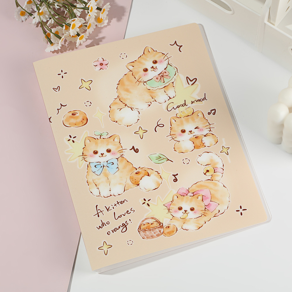 ふわふわのオレンジ色の猫