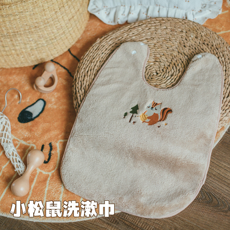 リスの洗面タオルは0 ~ 8歳です。