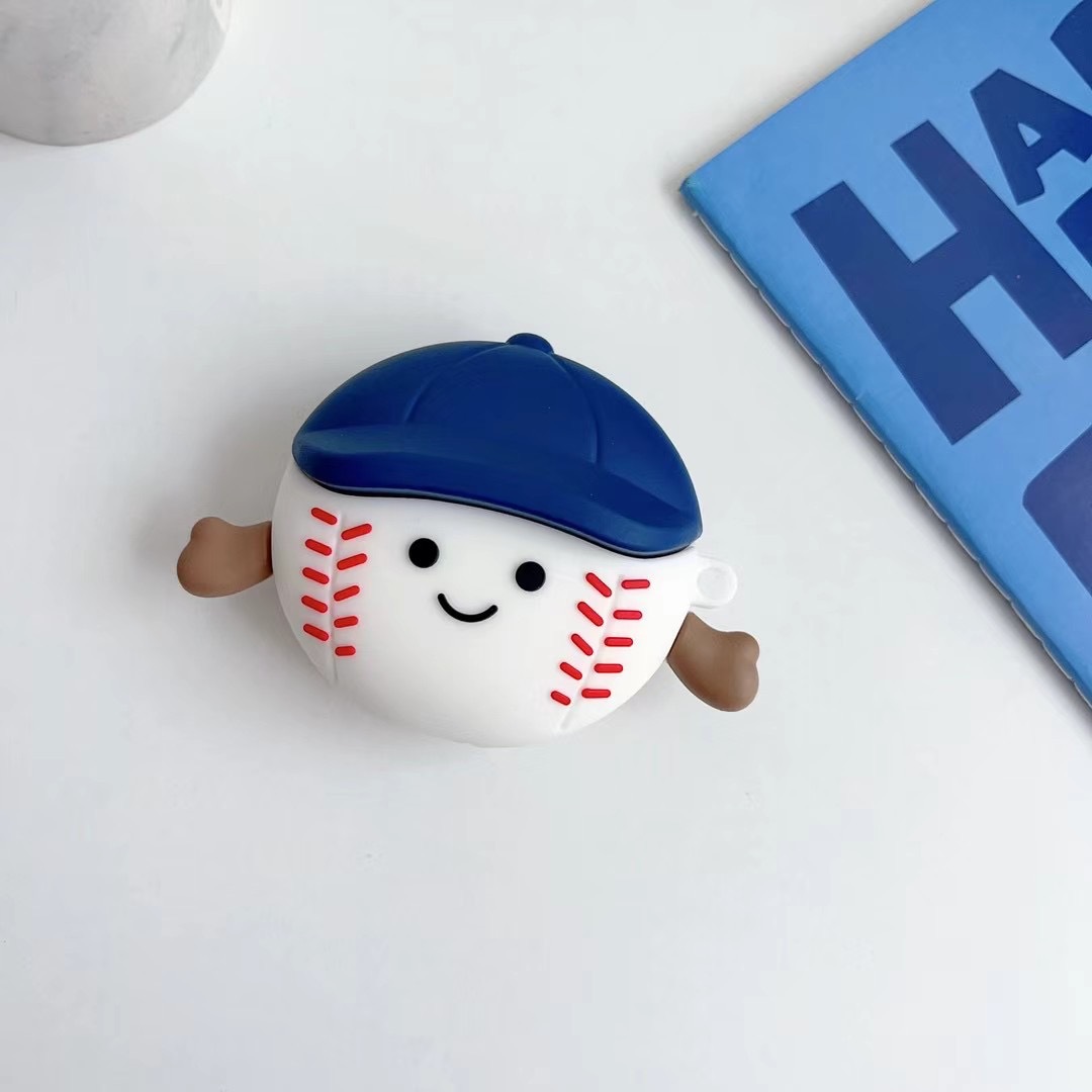 ブルーの野球帽を被った人形付きカラビナ