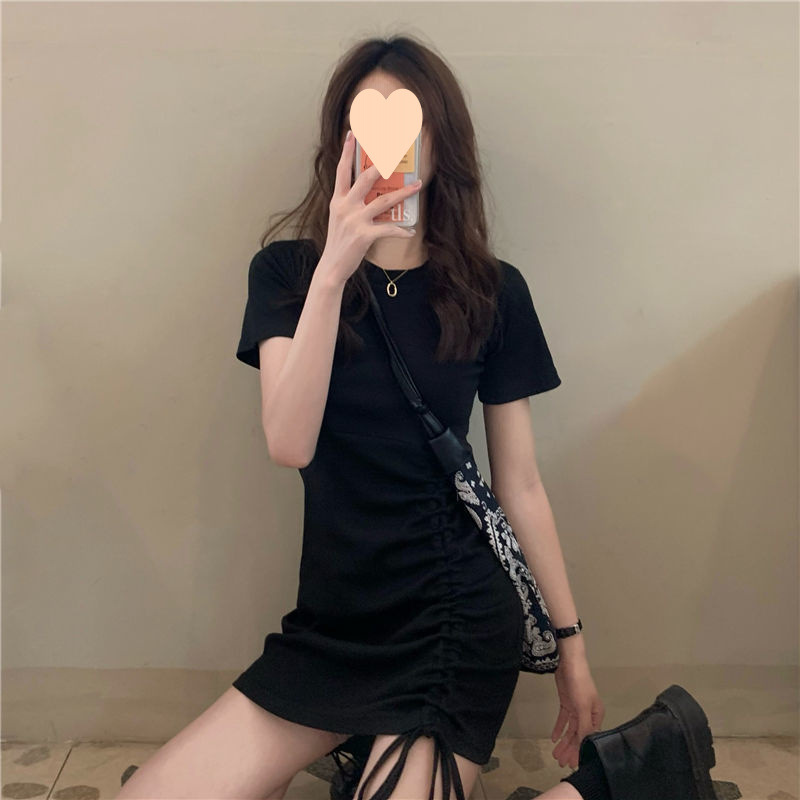 黒の半袖