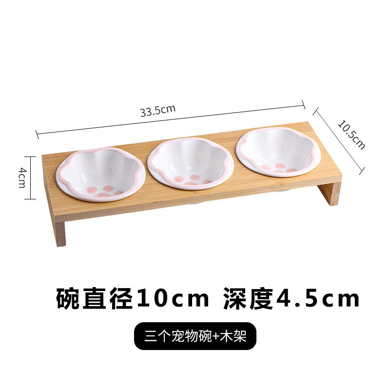 白い三杯の子猫