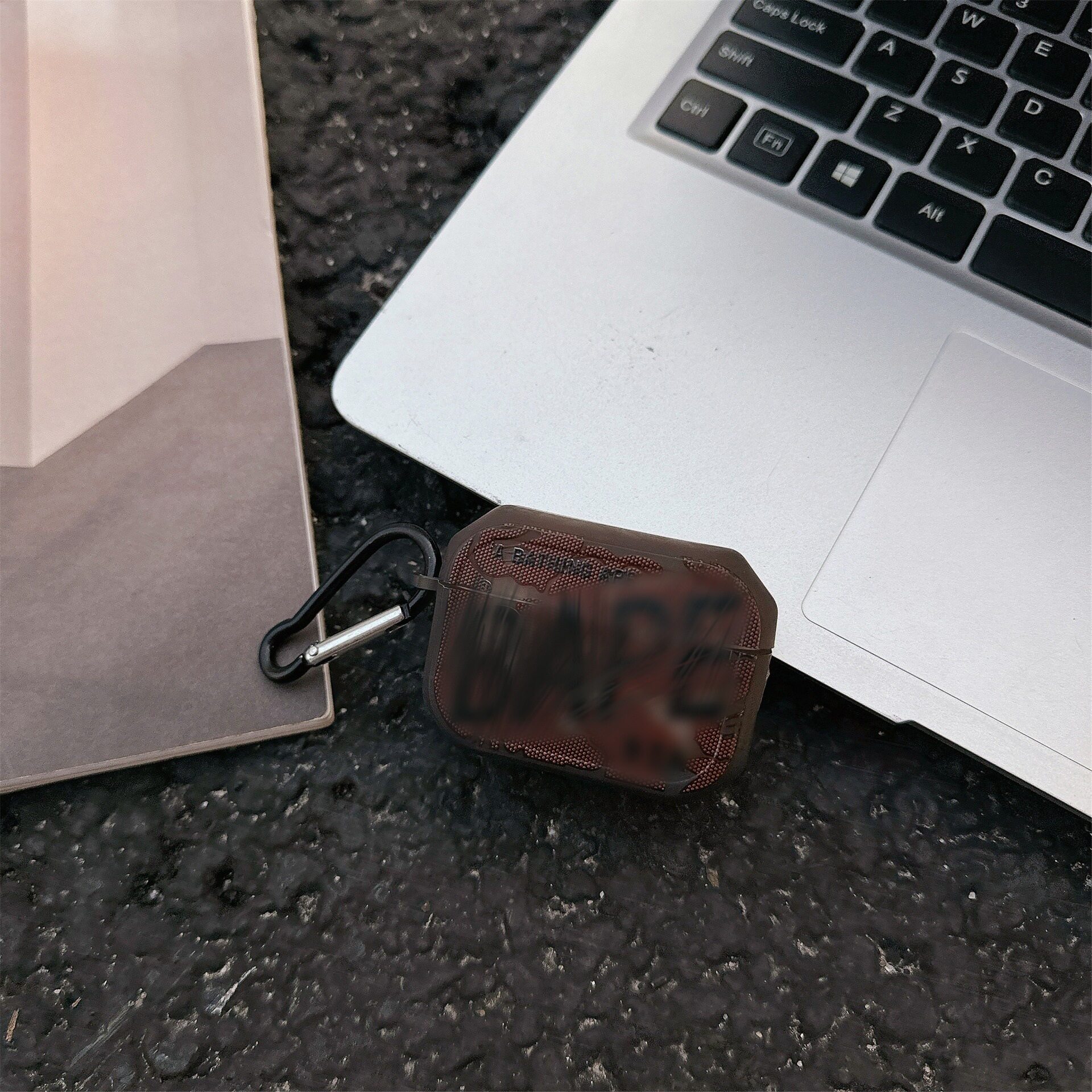 図8に示すように（スプリングバックル付き）