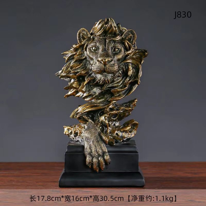 ライオンの頭は金色に飾られている