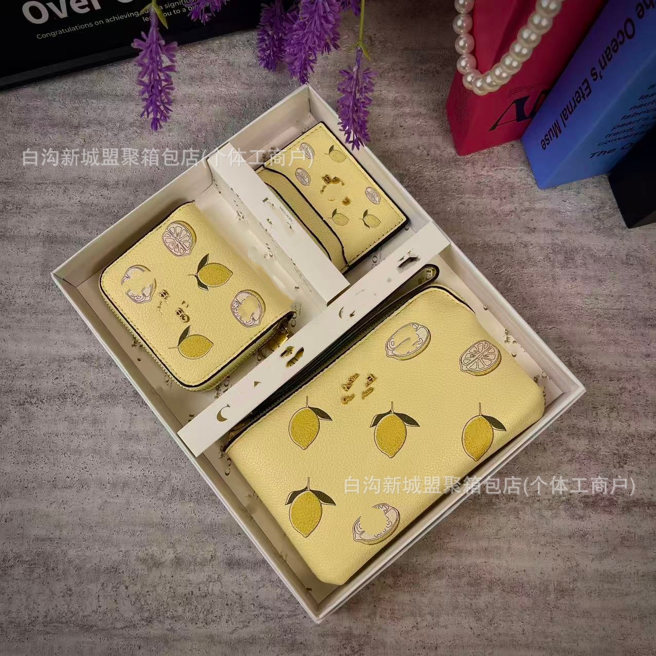 レモンイエロー