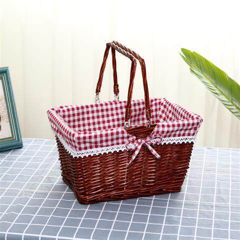 四角い茶色の赤い市松模様の布