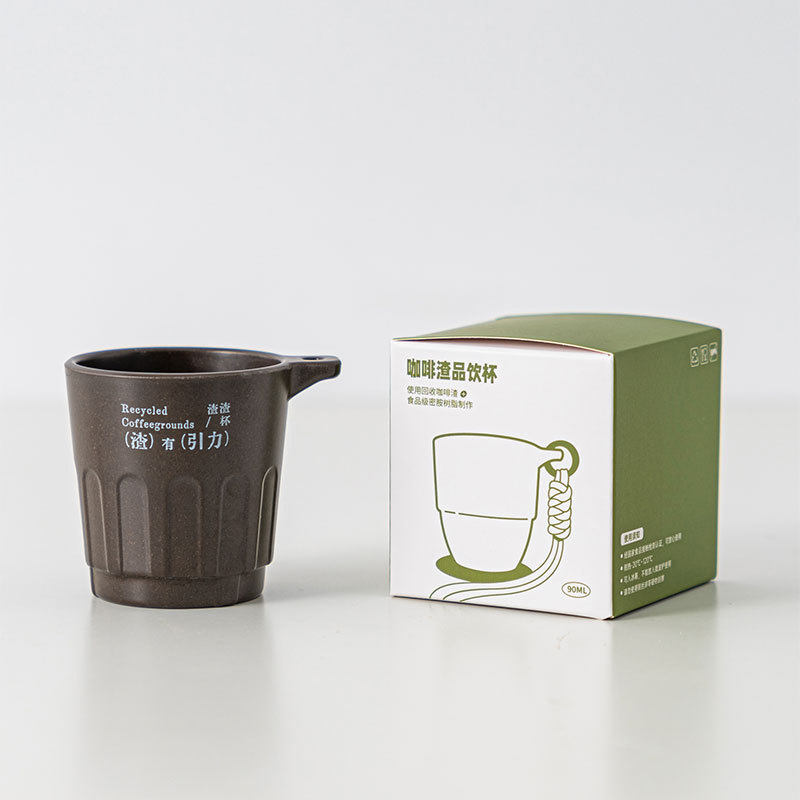 濃いコーヒー色