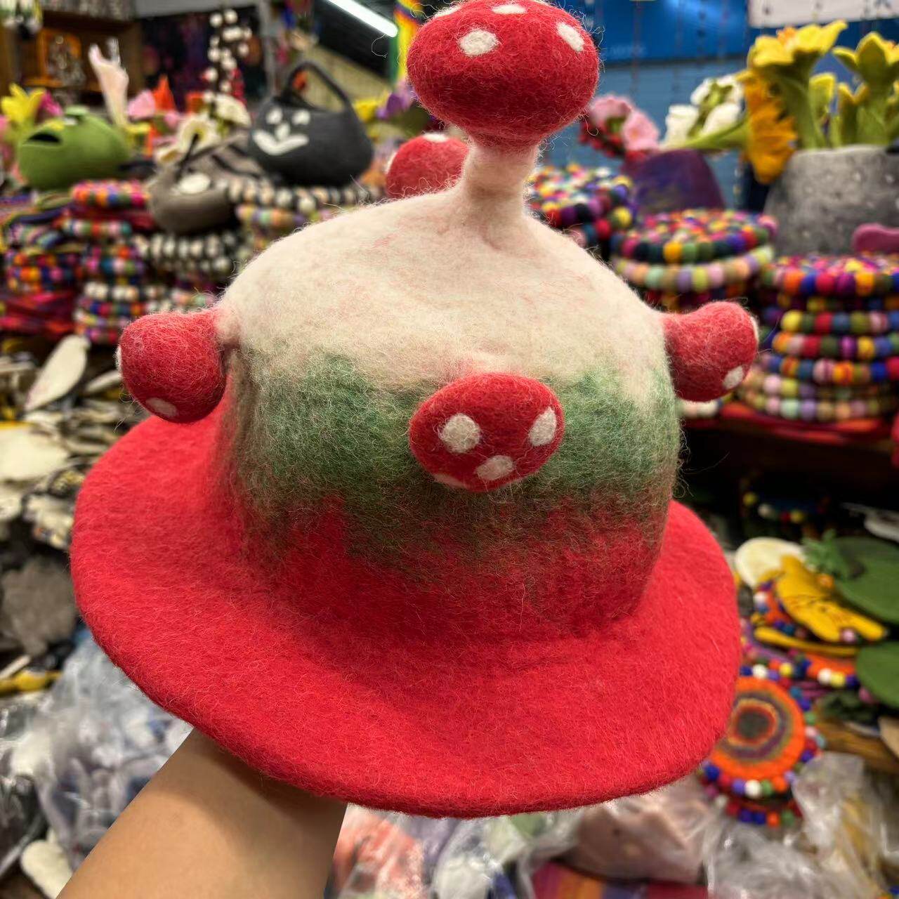 赤いキノコの帽子