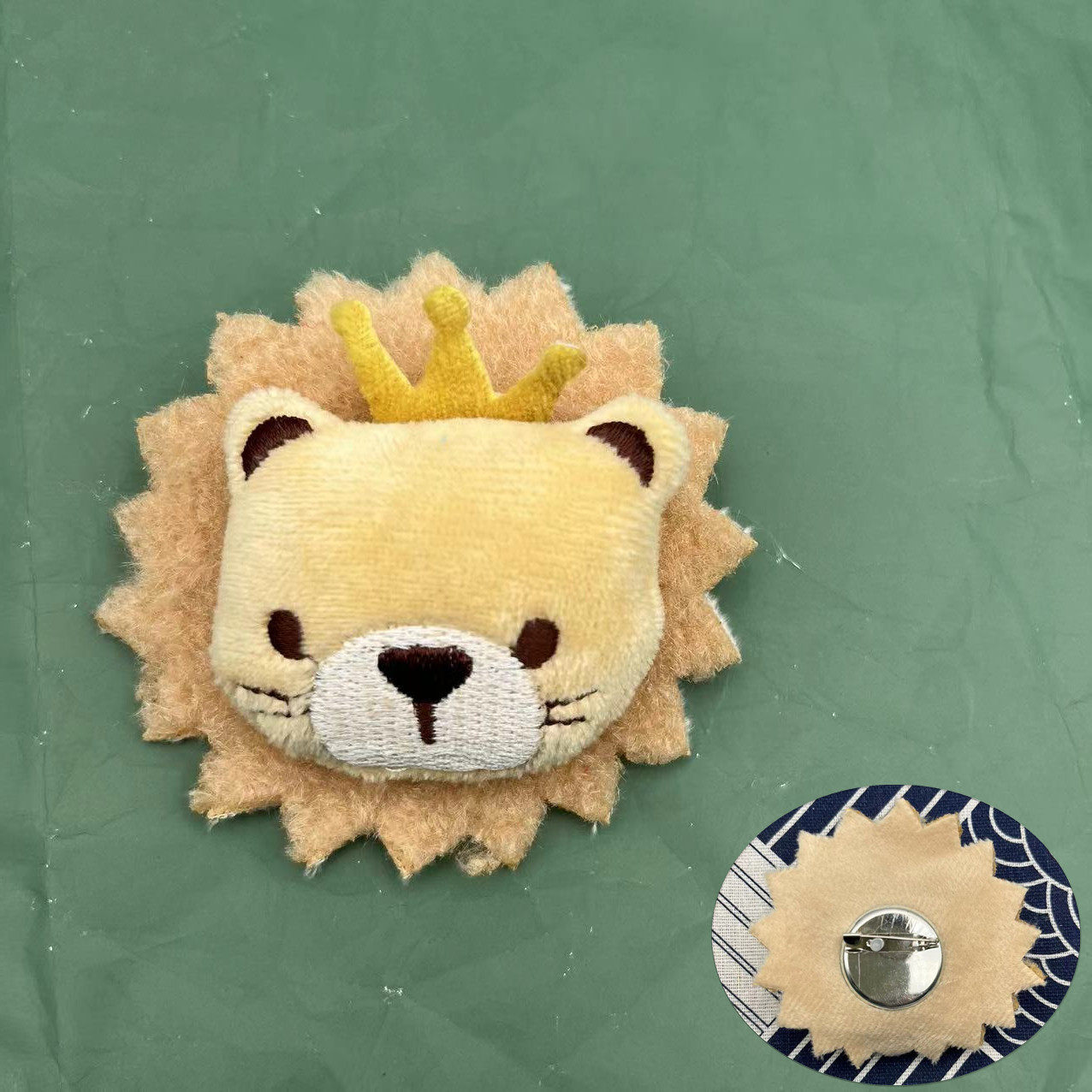 ライオンの王冠【ブローチ】