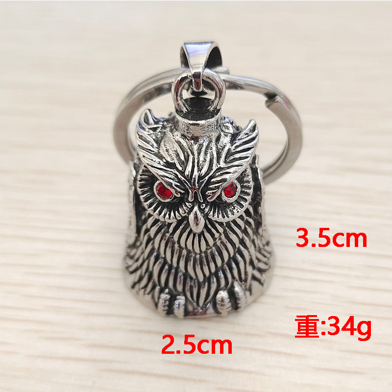 赤い目のフクロウのキーホルダー