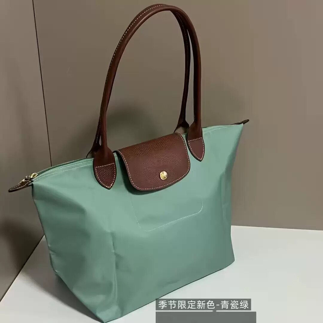 クラシックな青磁色