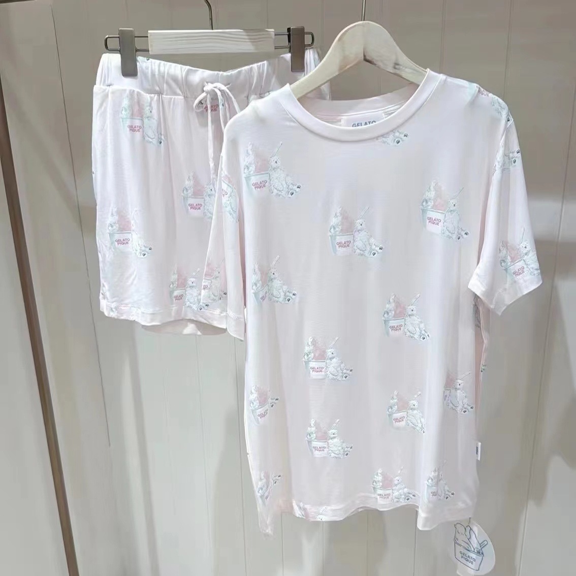 女性のピンク