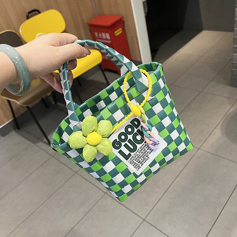 濃淡の緑と白のチェック柄＋緑の花