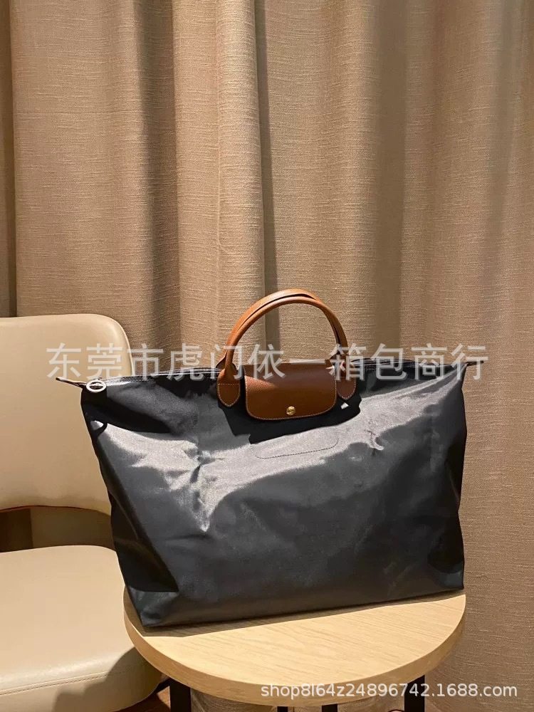 グラファイトグレー