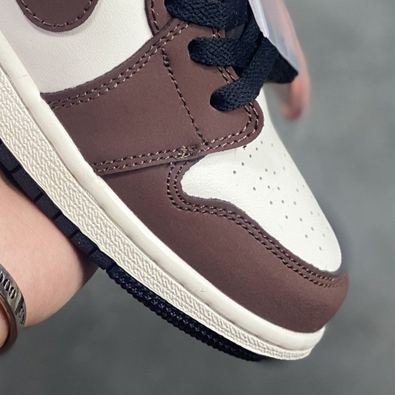 AJ1 ロートップ モカ