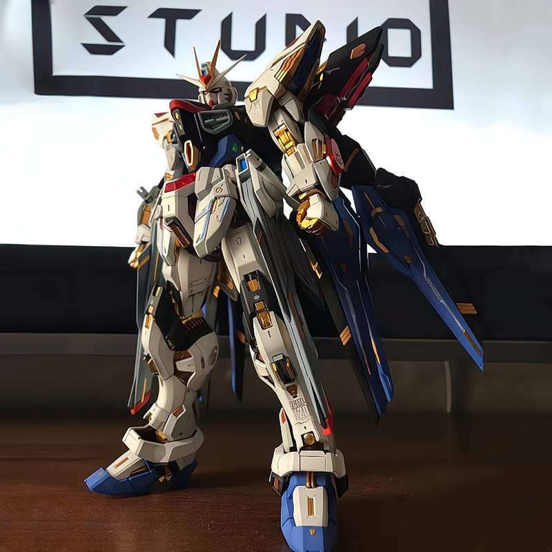 ストライクフリーダム + 銃、剣、盾 + 特殊効果の翼 + フリースタンド - 単体モデル