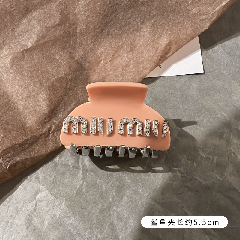 オレンジピンクのサメのクリップ