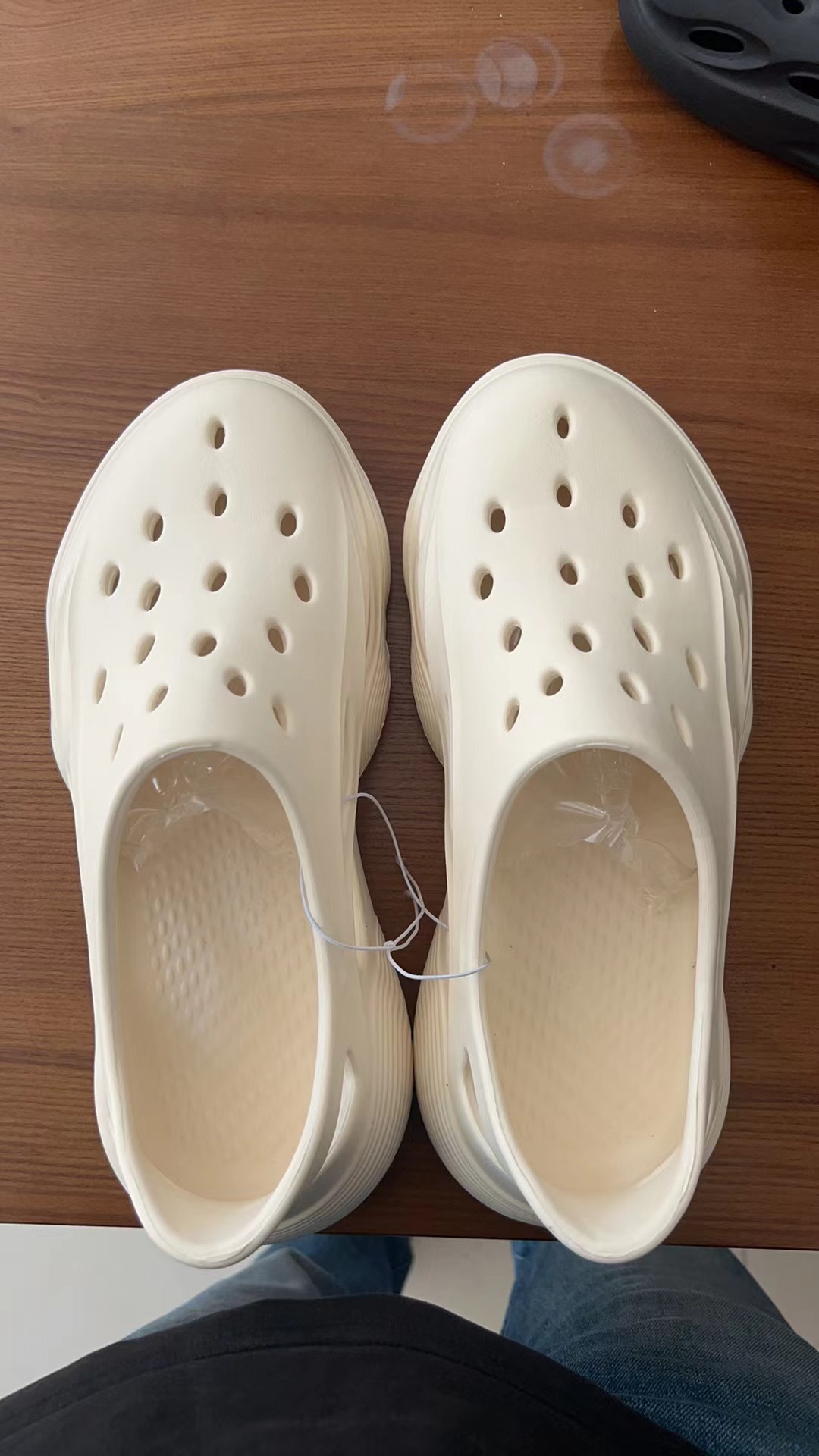 ベージュ