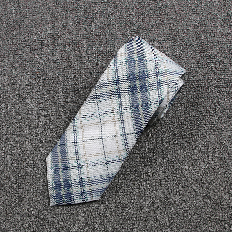 白い馬のネクタイ