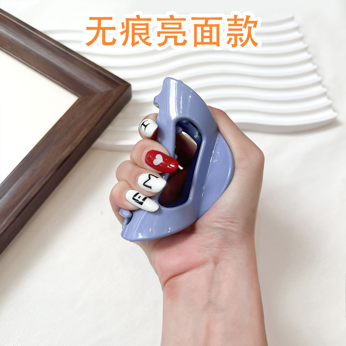 シームレスな光沢のあるモデル - 青い三角形