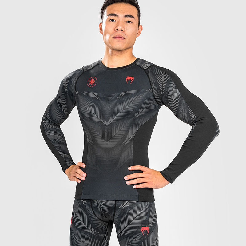 72 タイトな長袖