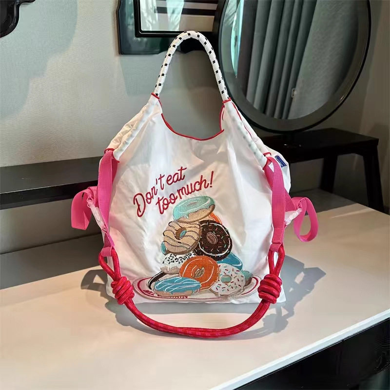 白いパンテーブル