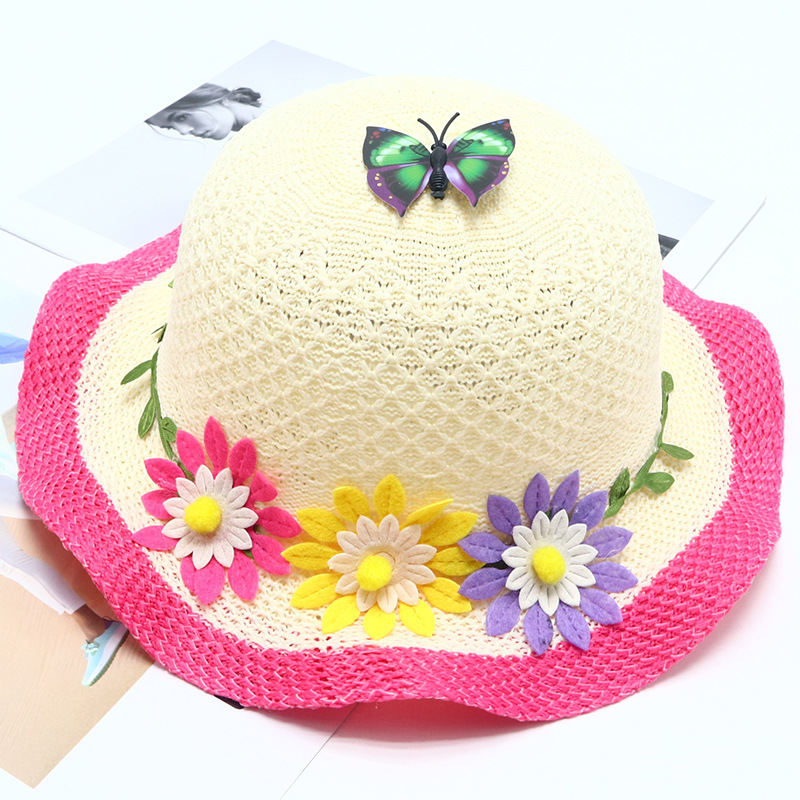 波の蝶の3つの花のバラの赤い色