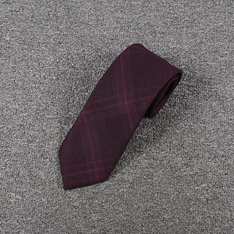 バーガンディとブラックのチェック柄ネクタイ (D)