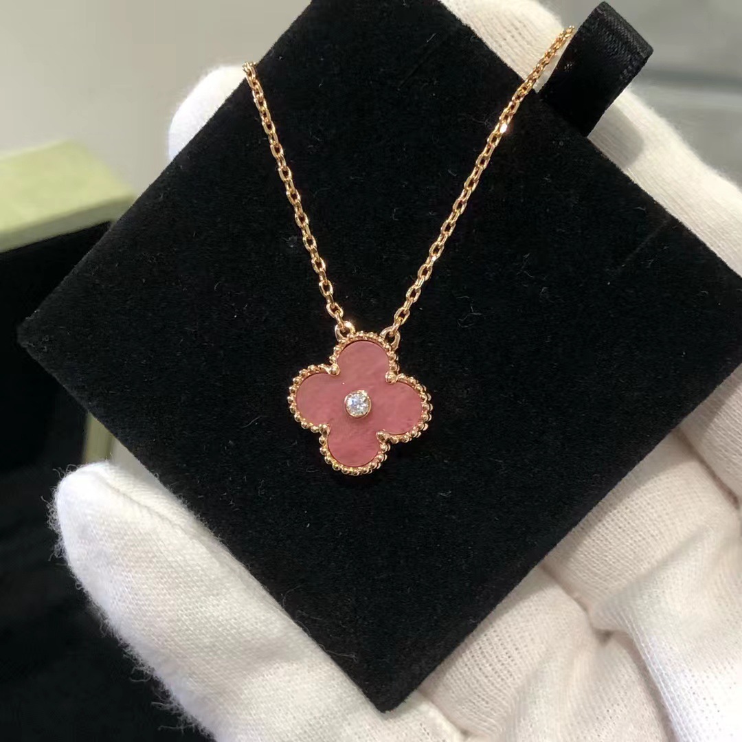 ローズゴールドのローズストーン