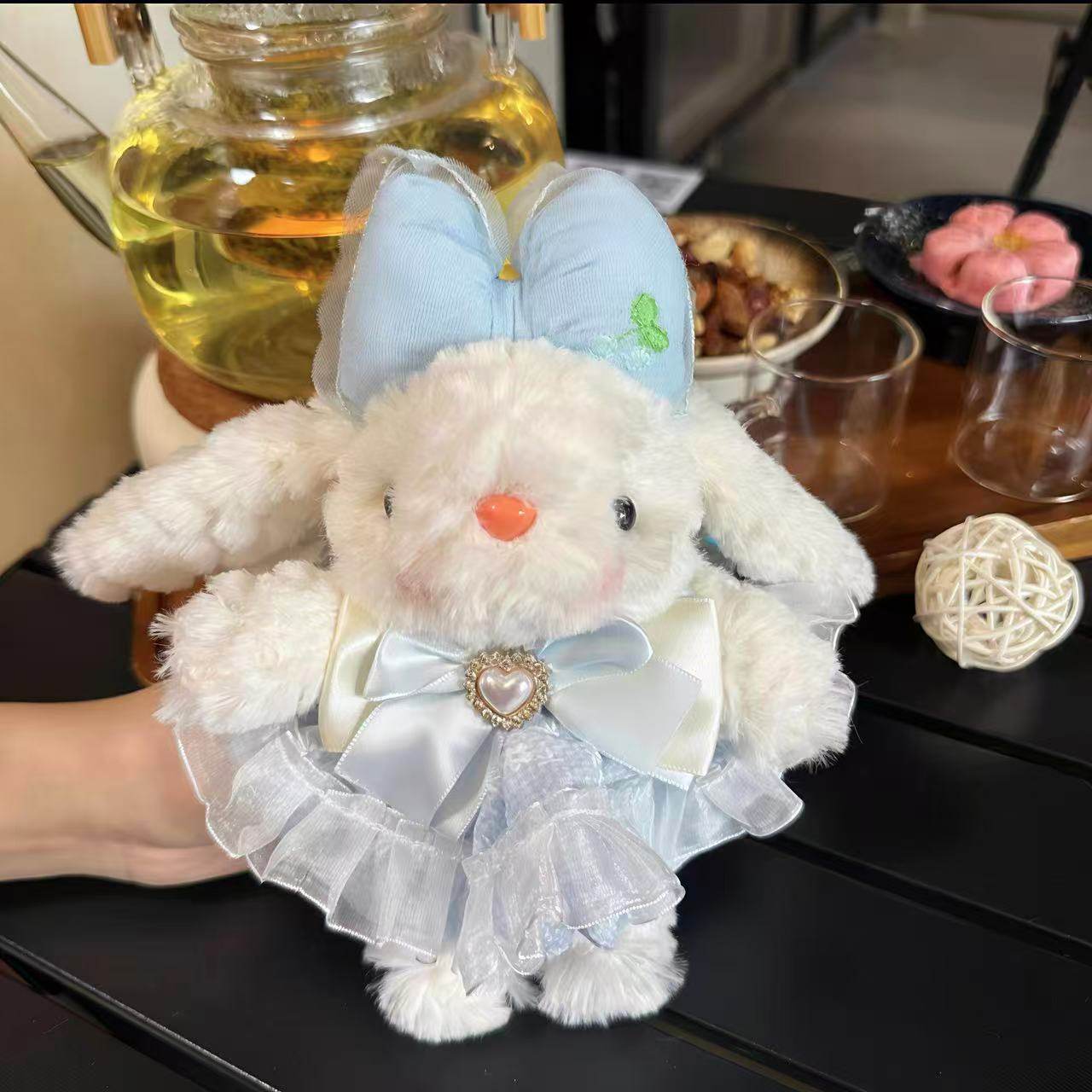 リボン付きの青いスカート