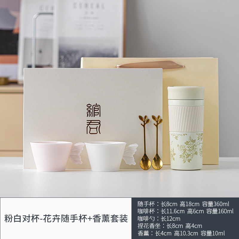 ピンクと白のペアのカップ - 花カップ + アロマセラピー セット