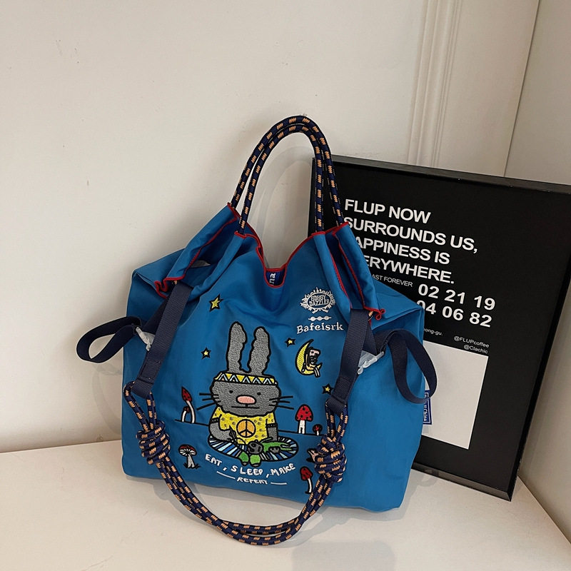 ウサギのダークブルー