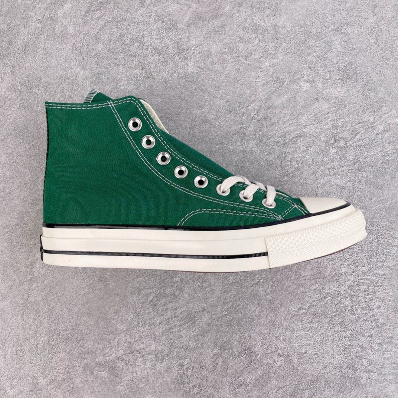 ダークグリーンのハイトップ(ワンサイズ大きめ)