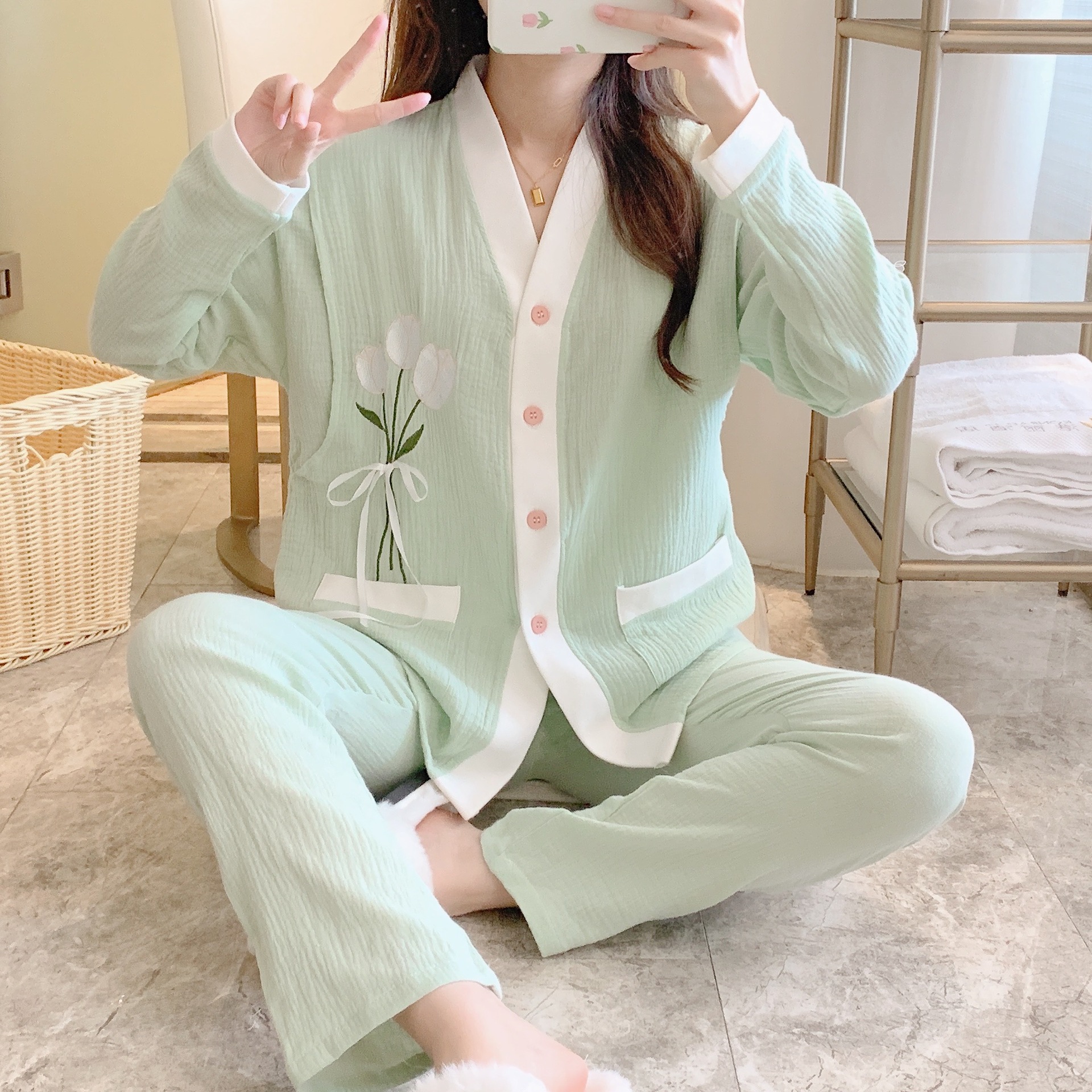 純綿クレープvネックグリーン刺繍チューリップ月子服セット