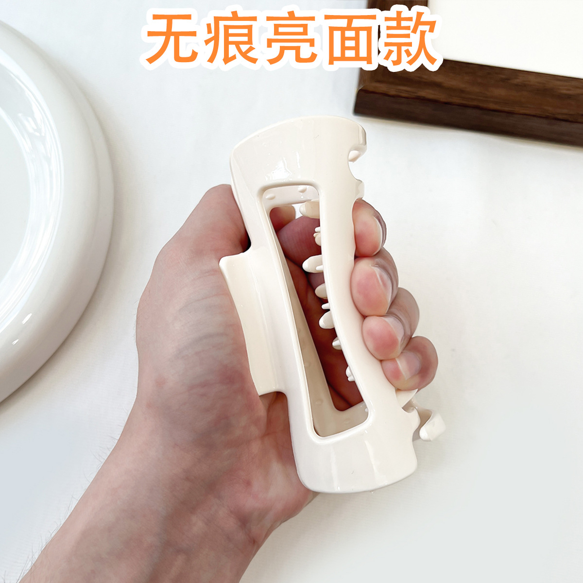 シームレスな光沢のあるスタイル - ベージュの曲線