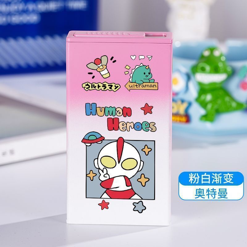 ピンクと白のウルトラマン