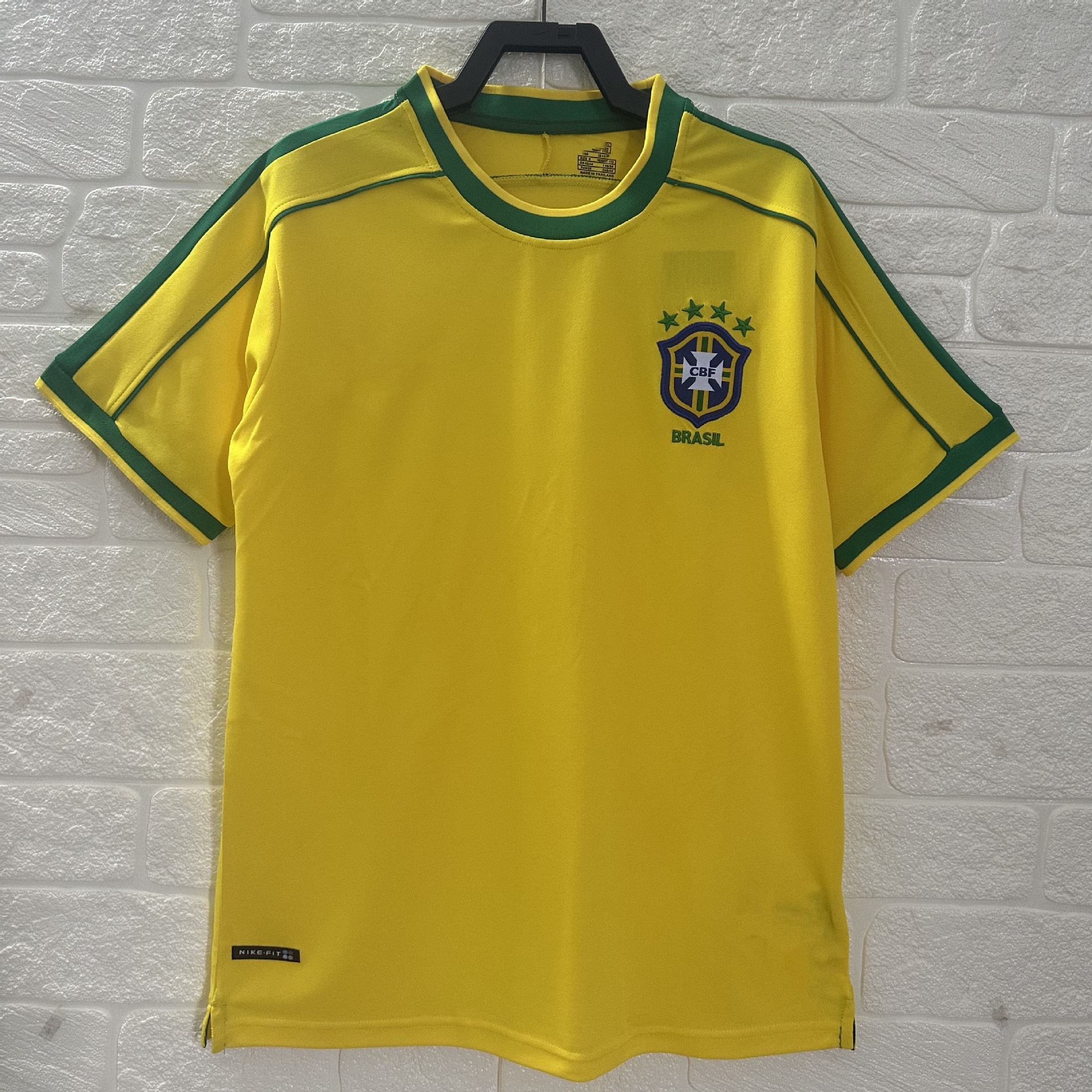1998 年のレトロなブラジルのホームコート