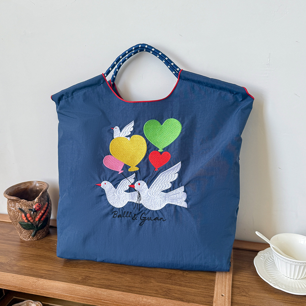 ネイビーブルーホワイトの鳩バルーン