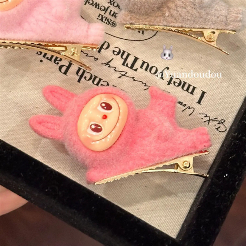 スイカの赤いヘアピン